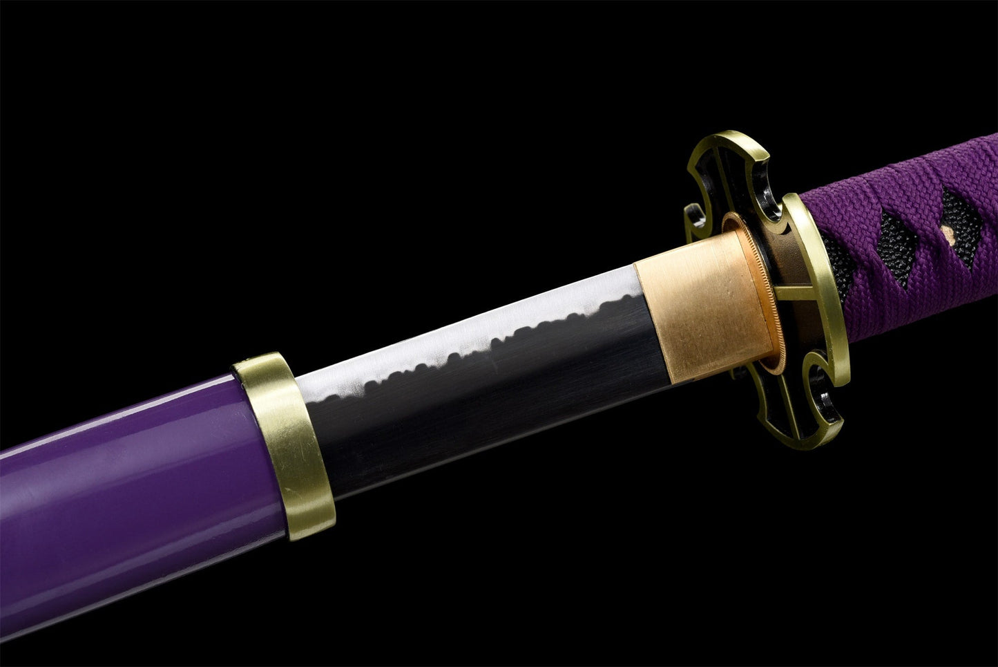 Dettaglio della tsuka e tsuba - avvolgimento in cotone viola su pelle di razza con guardia in ferro