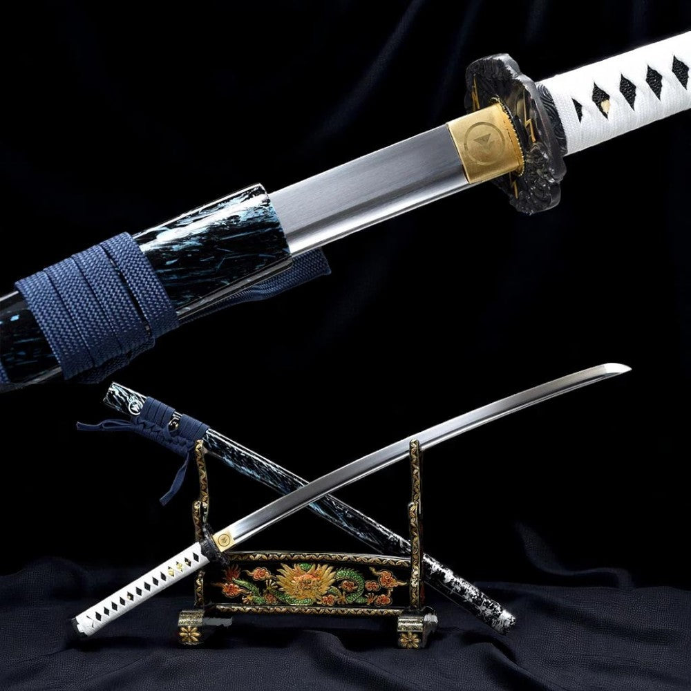 Vista completa della Katana Jin Sakai con fodero nero