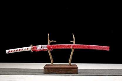 Akita Katana - vista a figura intera